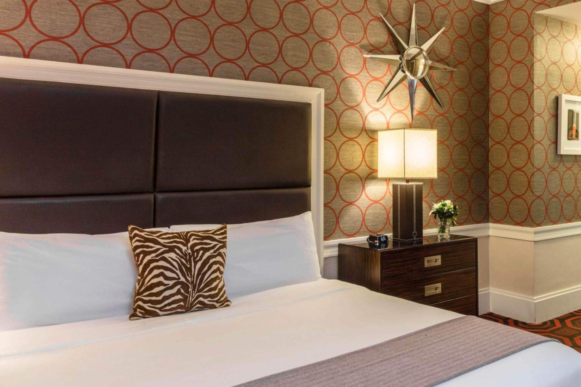 Empire Hotel 4*